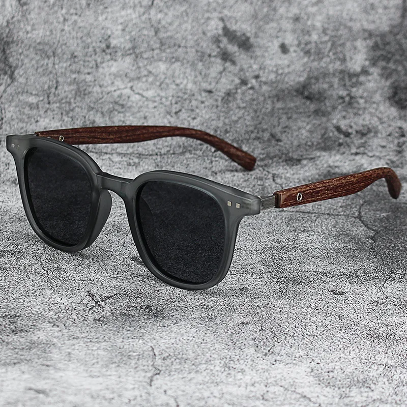 Polarisierte Sonnenbrille mit Holzmaserung
